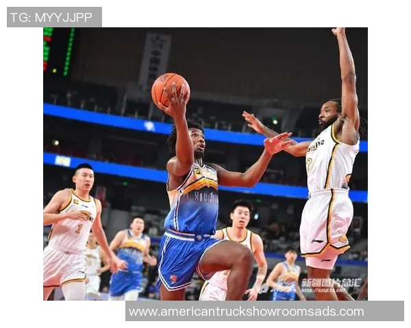 辽宁男篮迎战新疆队第三场复赛全力争胜展现球队实力与斗志 辽宁男篮迎战新疆队第三场复赛全力争胜展现球队实力与斗志